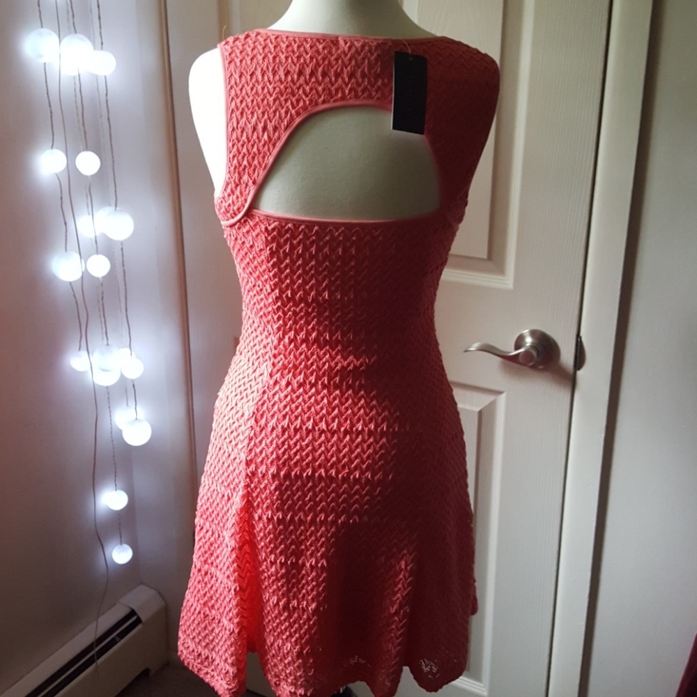 DRESS *NEW* - Picture 4 of 6